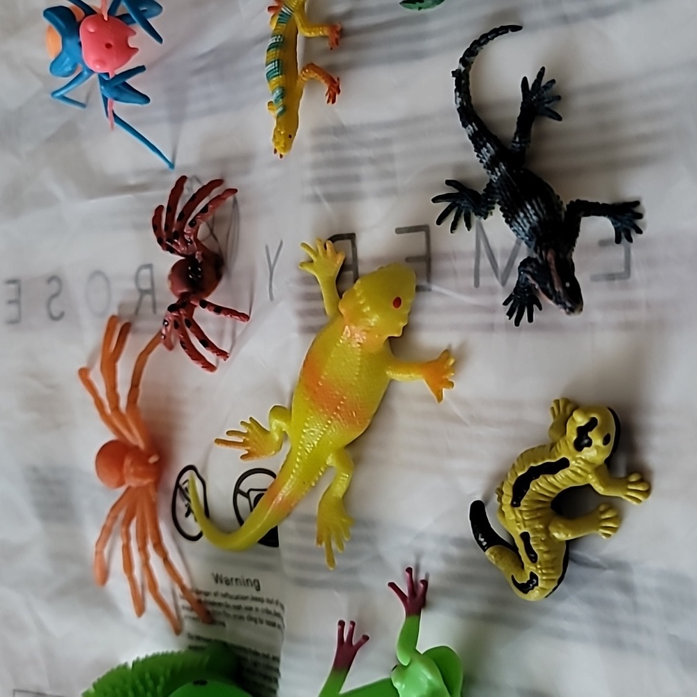 Lot Of 12 Misc. Colourful Lizards AND Bug Toys - Picture 3 of 6